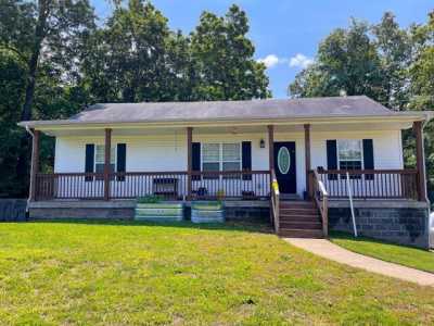 Home For Sale in Woodlawn, Tennessee