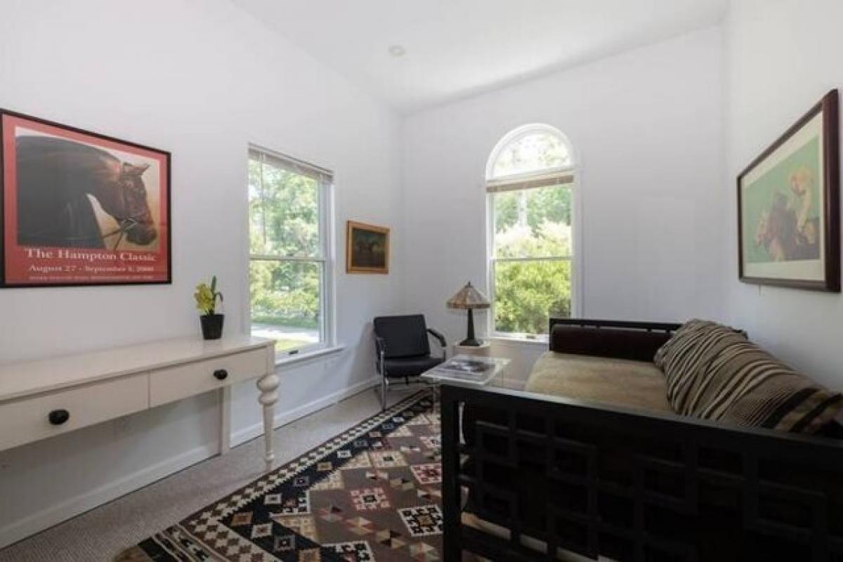 Picture of Home For Sale in Westhampton, New York, United States