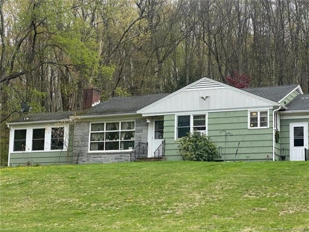 Picture of Home For Sale in Woodbury, Connecticut, United States