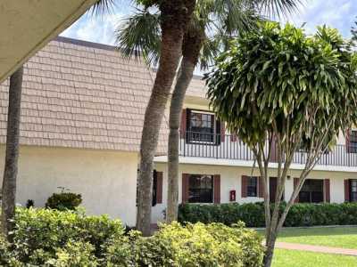 Home For Sale in Greenacres, Florida