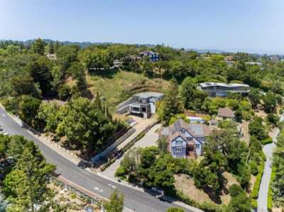 Home For Sale in Hillsborough, California