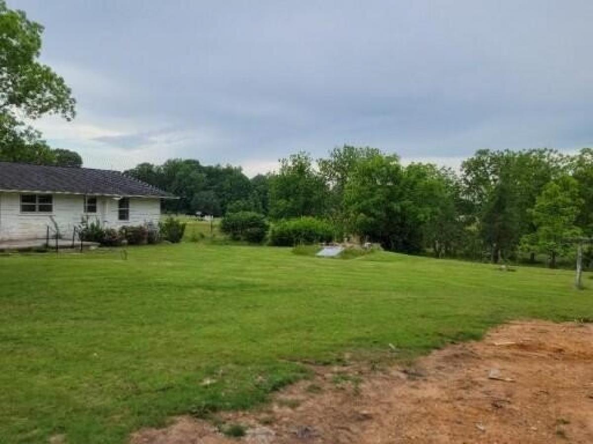 Picture of Home For Sale in Michie, Tennessee, United States