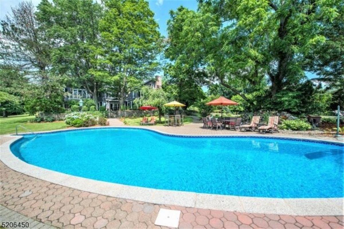 Picture of Home For Sale in Hampton, New Jersey, United States