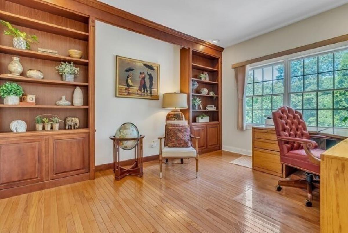 Picture of Home For Sale in Hopkinton, Massachusetts, United States