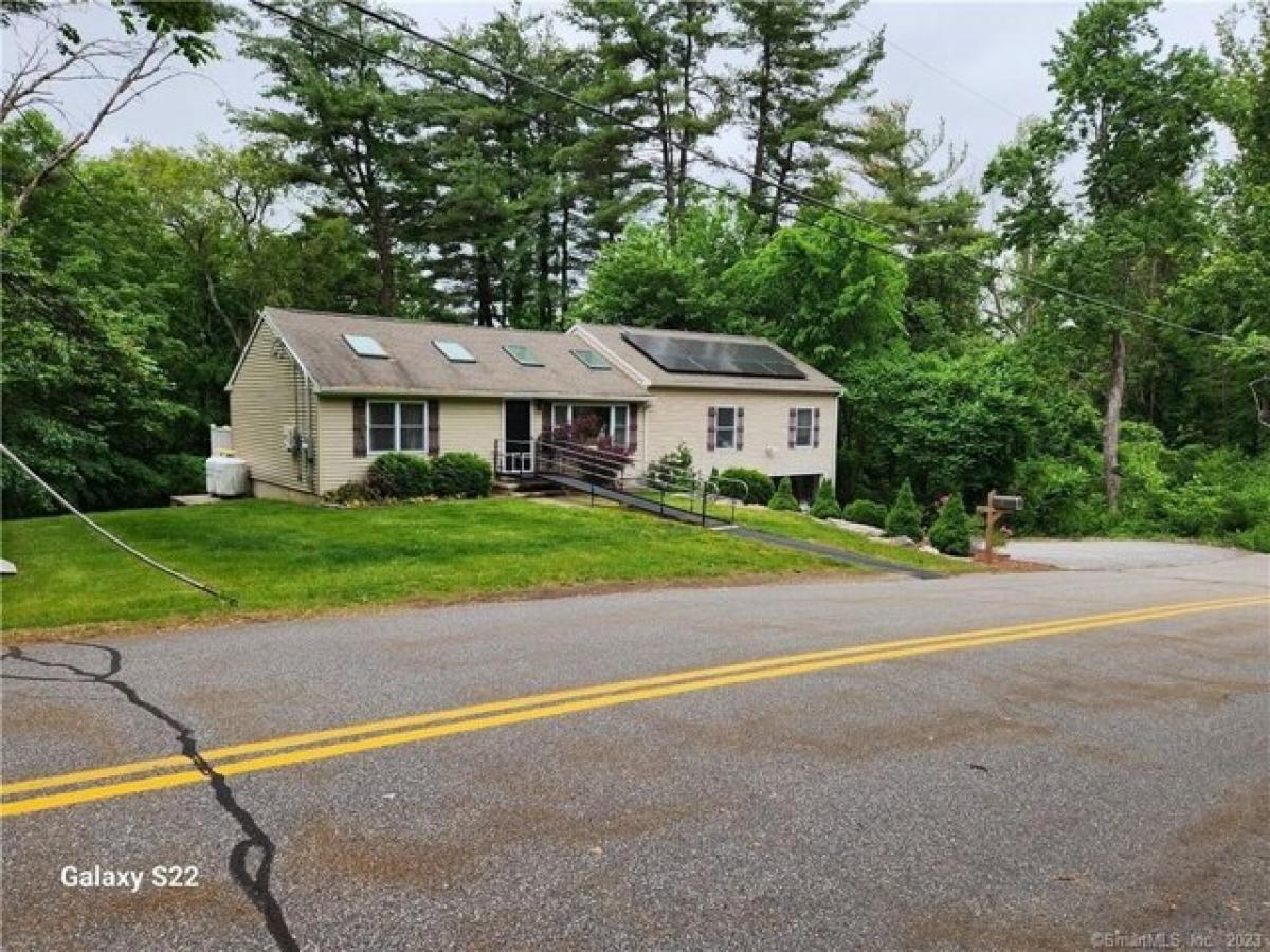Picture of Home For Sale in Harwinton, Connecticut, United States