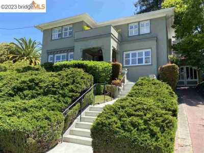 Home For Rent in Piedmont, California