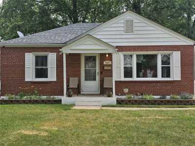 Home For Sale in Saint Ann, Missouri