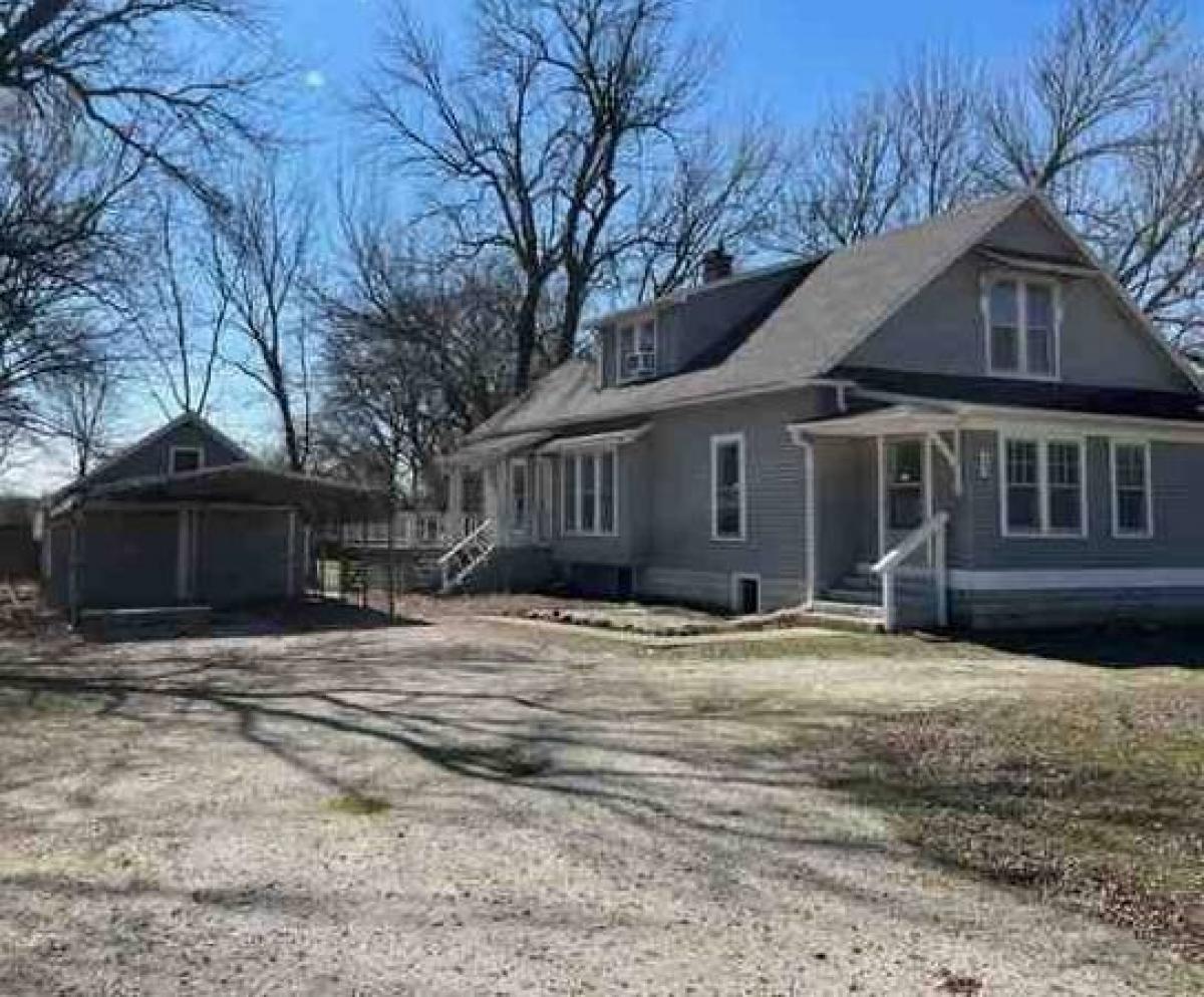 Picture of Home For Sale in Coffeyville, Kansas, United States