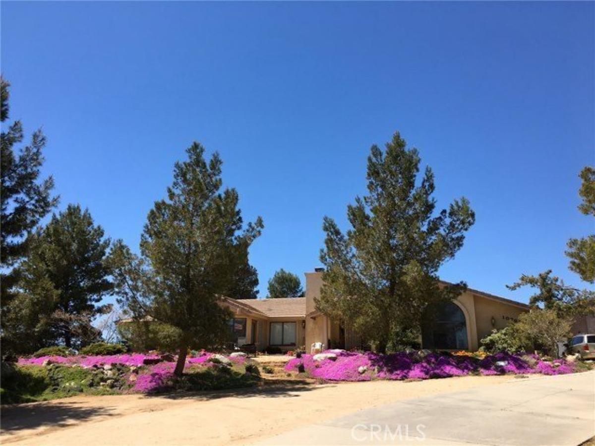 Picture of Home For Sale in Hesperia, California, United States