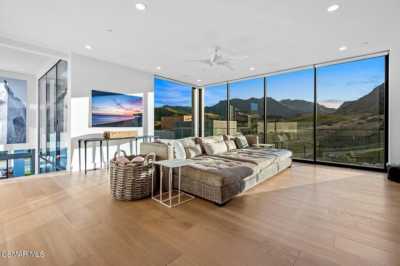Home For Sale in Agoura Hills, California