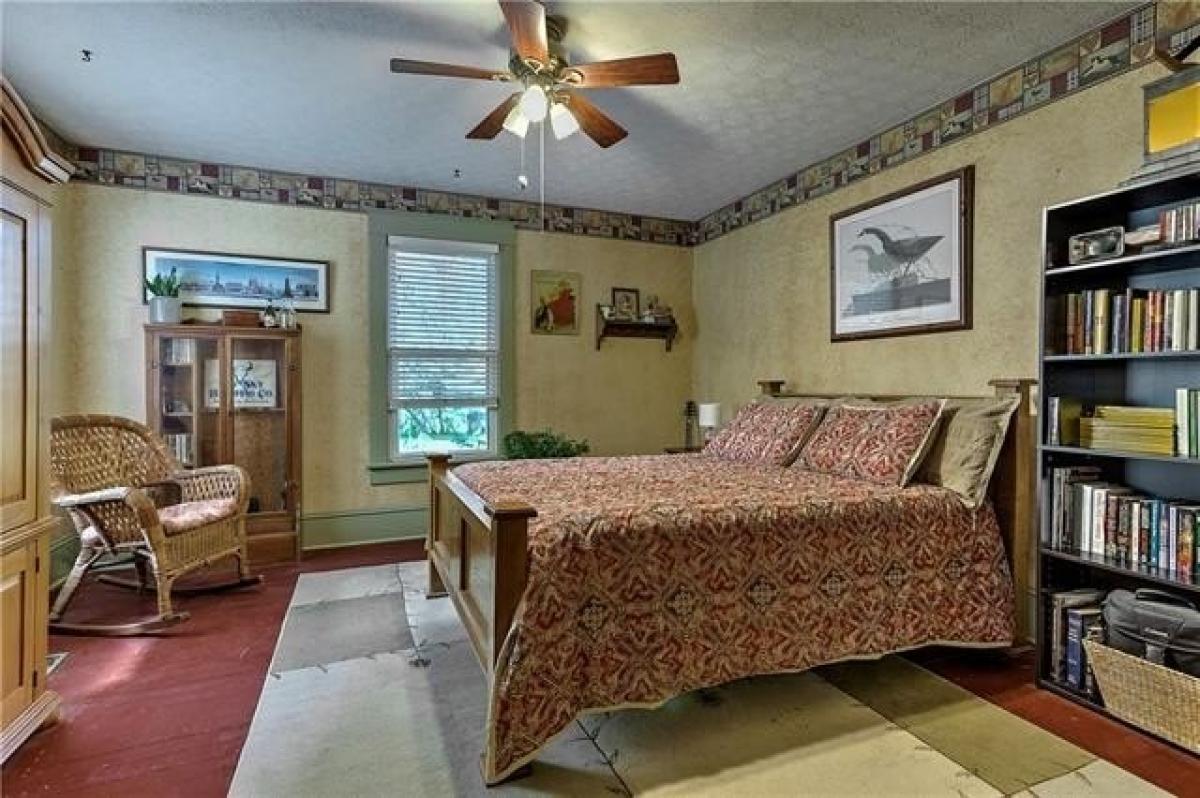 Picture of Home For Sale in Oak Grove, Missouri, United States