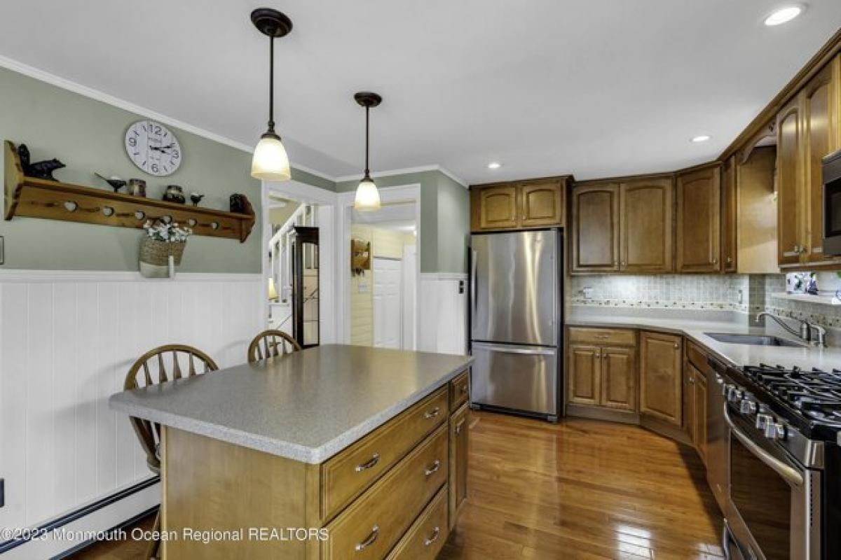 Picture of Home For Sale in Leonardo, New Jersey, United States
