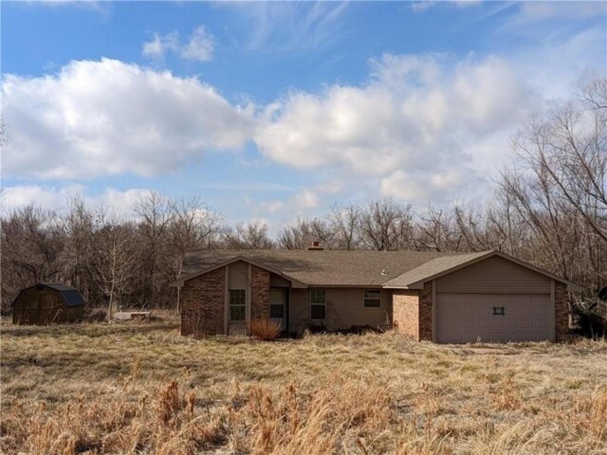 Picture of Home For Sale in Newalla, Oklahoma, United States