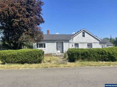 Home For Sale in Independence, Oregon
