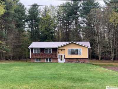 Home For Sale in Frewsburg, New York