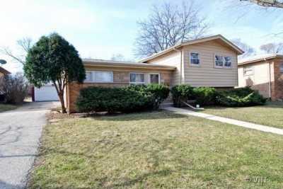 Home For Sale in Wilmette, Illinois