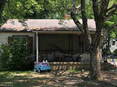 Home For Sale in Thomasville, North Carolina