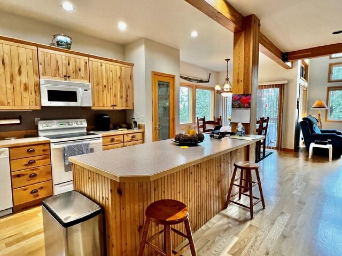 Picture of Home For Sale in Cascade, Idaho, United States