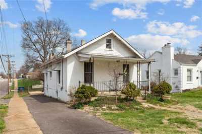 Home For Sale in Overland, Missouri