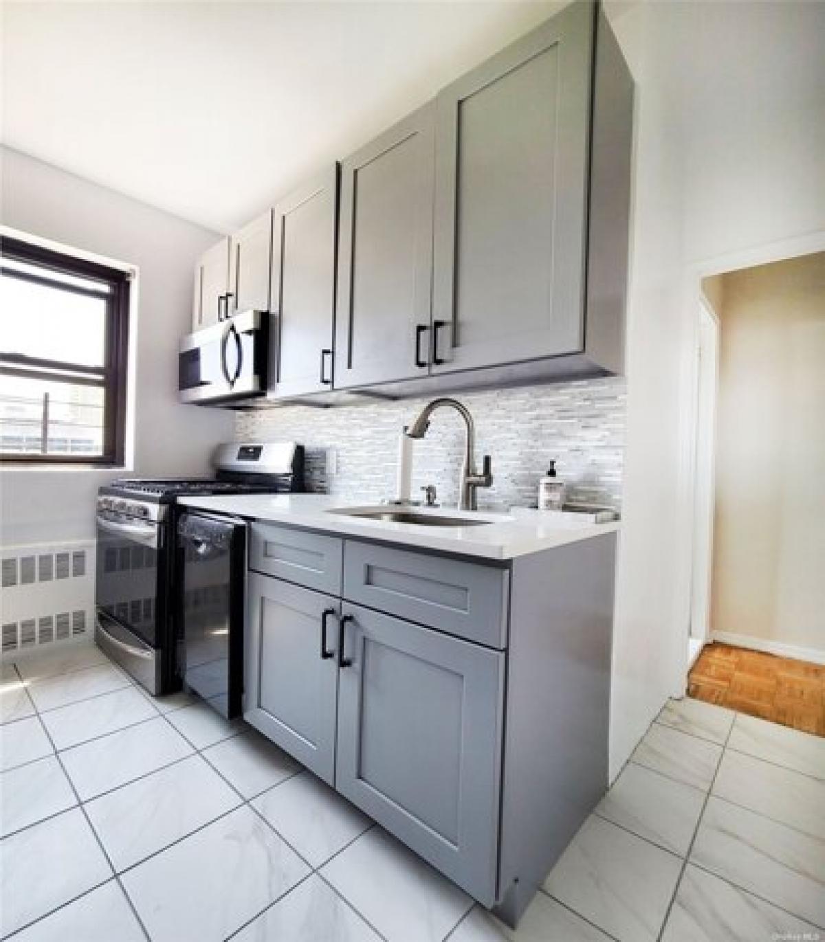 Picture of Home For Sale in Rego Park, New York, United States