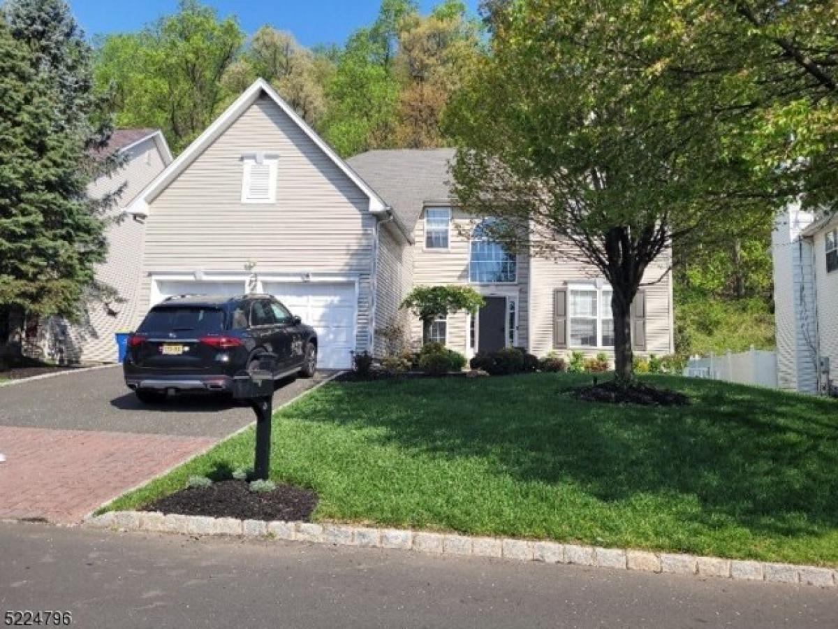 Picture of Home For Sale in Green Brook, New Jersey, United States