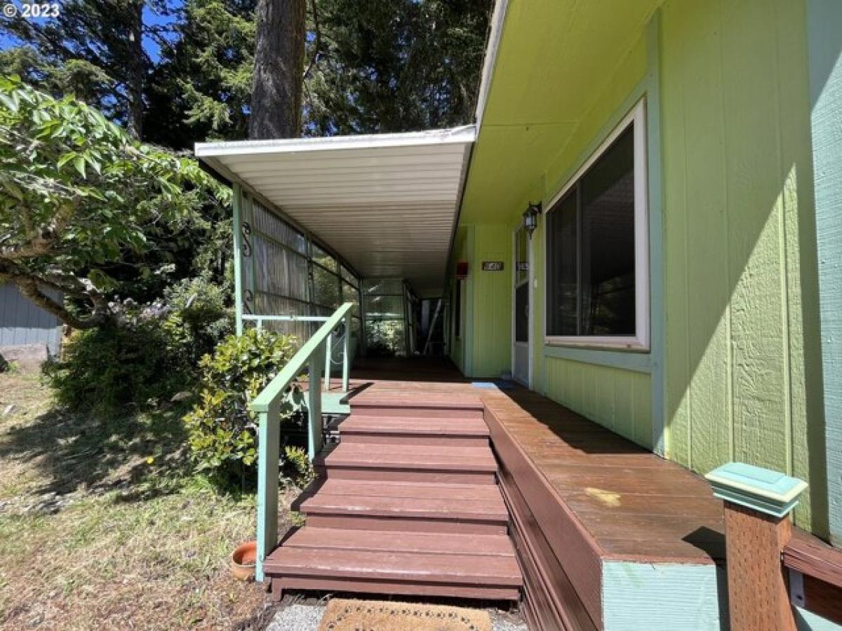 Picture of Home For Sale in Coos Bay, Oregon, United States