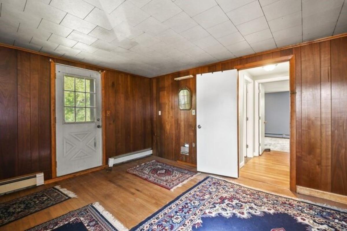 Picture of Home For Sale in Woburn, Massachusetts, United States