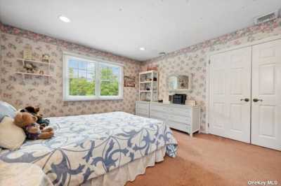 Home For Sale in Lawrence, New York