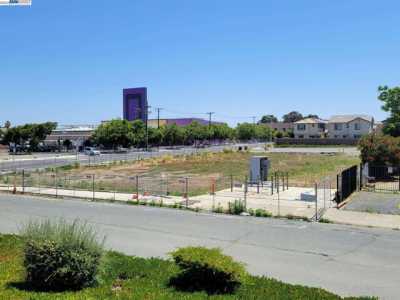 Residential Land For Sale in Pittsburg, California