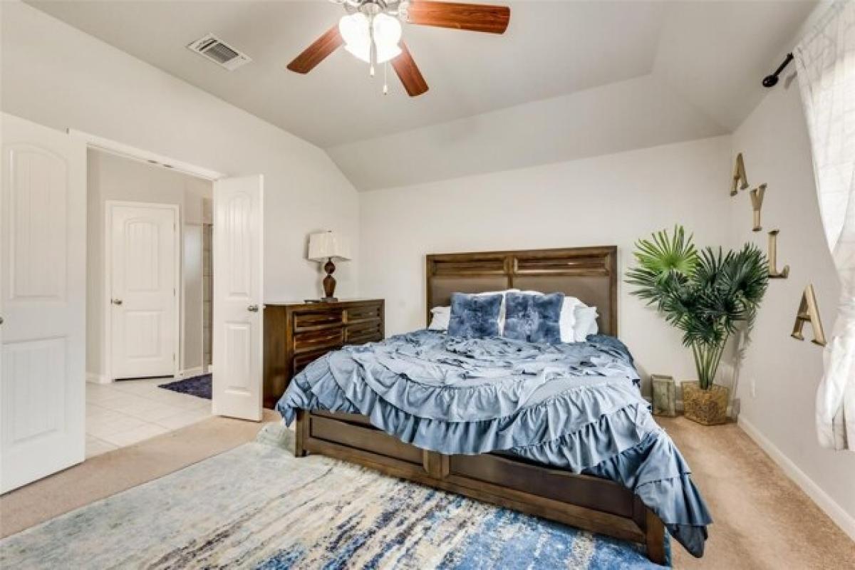 Picture of Home For Sale in Lancaster, Texas, United States