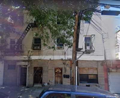 Home For Rent in Woodside, New York