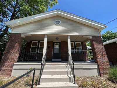 Home For Sale in Maplewood, Missouri