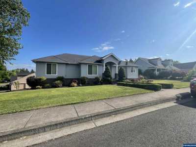 Home For Sale in Dallas, Oregon