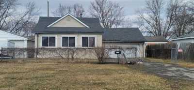 Home For Sale in Saint Clair Shores, Michigan