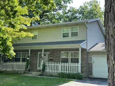 Home For Sale in Waukegan, Illinois