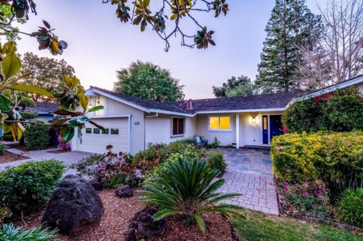 Picture of Home For Sale in Los Altos, California, United States