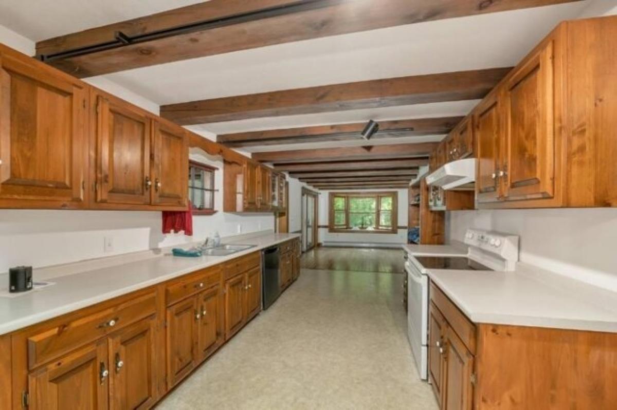 Picture of Home For Sale in Derry, New Hampshire, United States