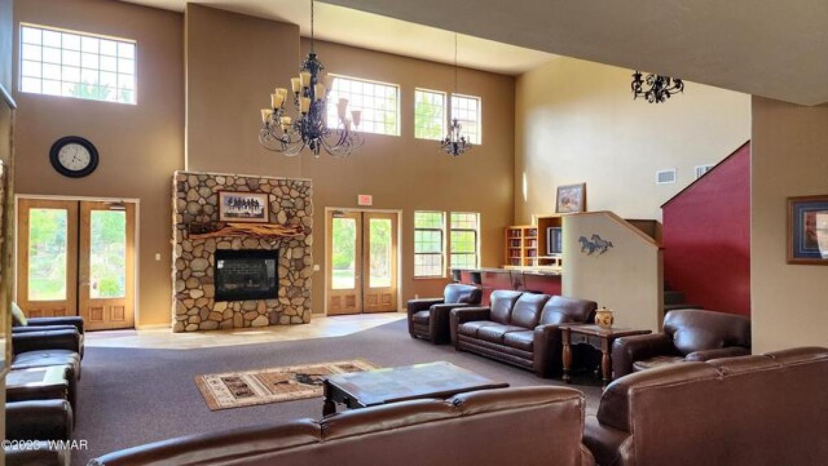 Picture of Home For Sale in Overgaard, Arizona, United States
