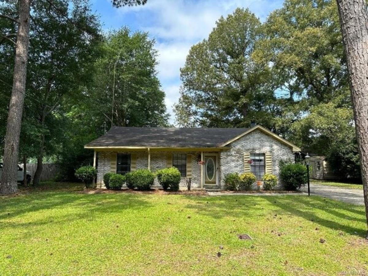 Picture of Home For Sale in Millbrook, Alabama, United States