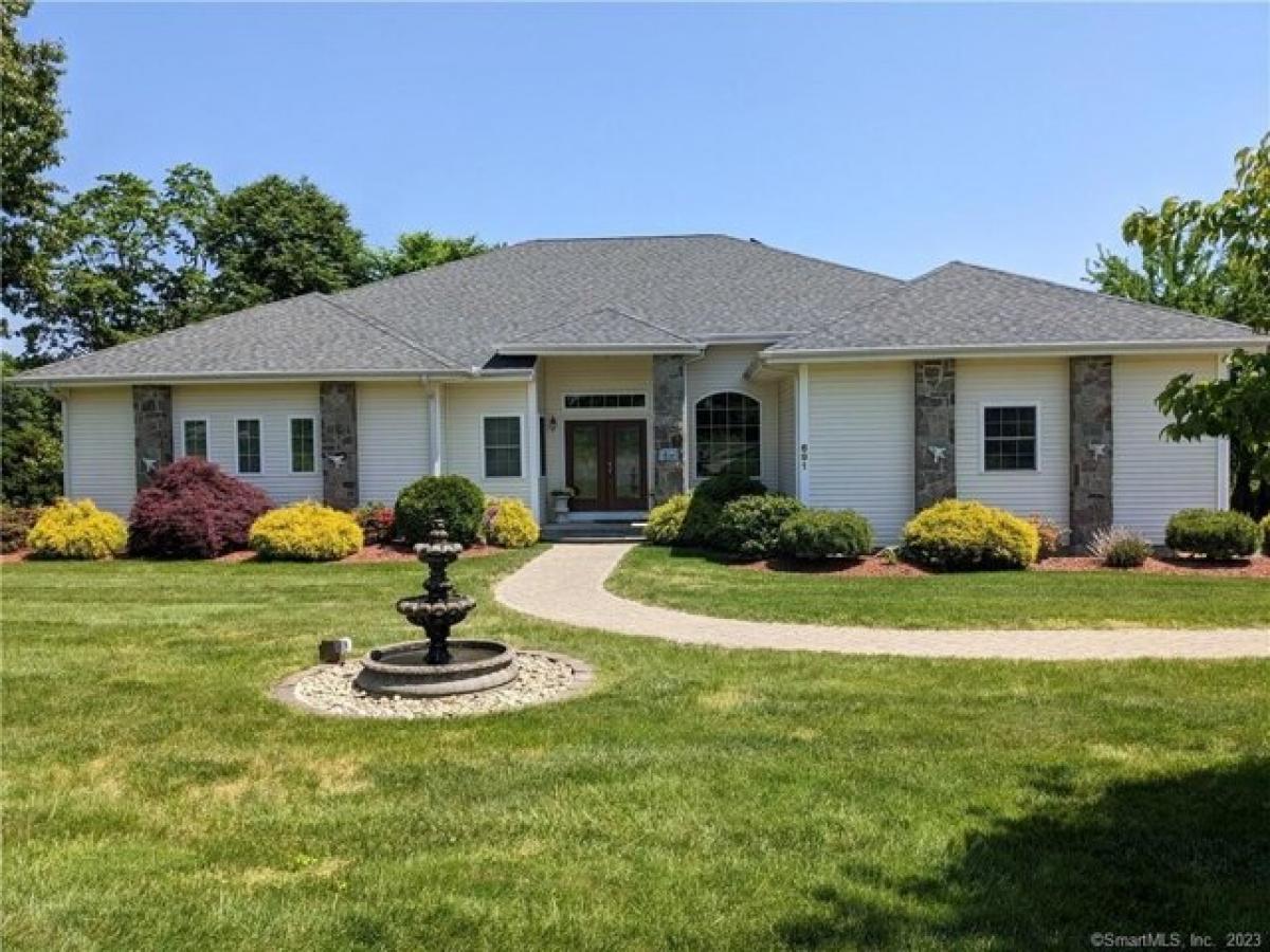 Picture of Home For Sale in Windsor, Connecticut, United States