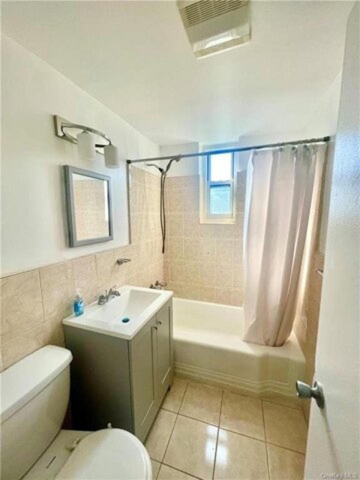 Picture of Home For Rent in New Rochelle, New York, United States