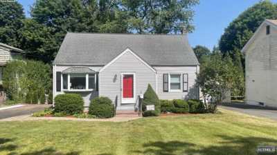 Home For Sale in Ridgewood, New Jersey