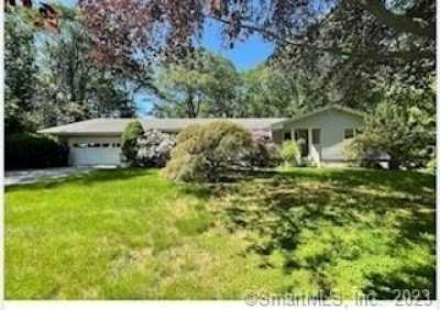 Home For Sale in Trumbull, Connecticut