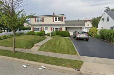 Home For Rent in Levittown, New York