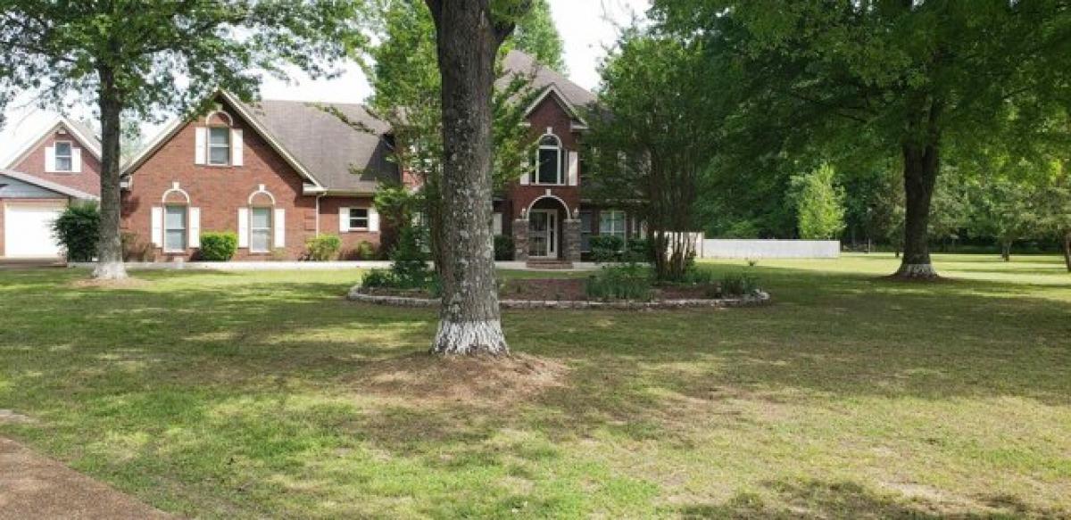 Picture of Home For Sale in Eads, Tennessee, United States