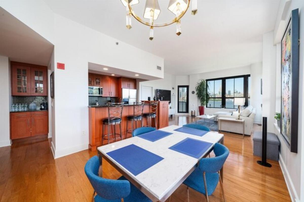 Picture of Home For Sale in Hoboken, New Jersey, United States