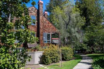 Home For Sale in Stanford, California