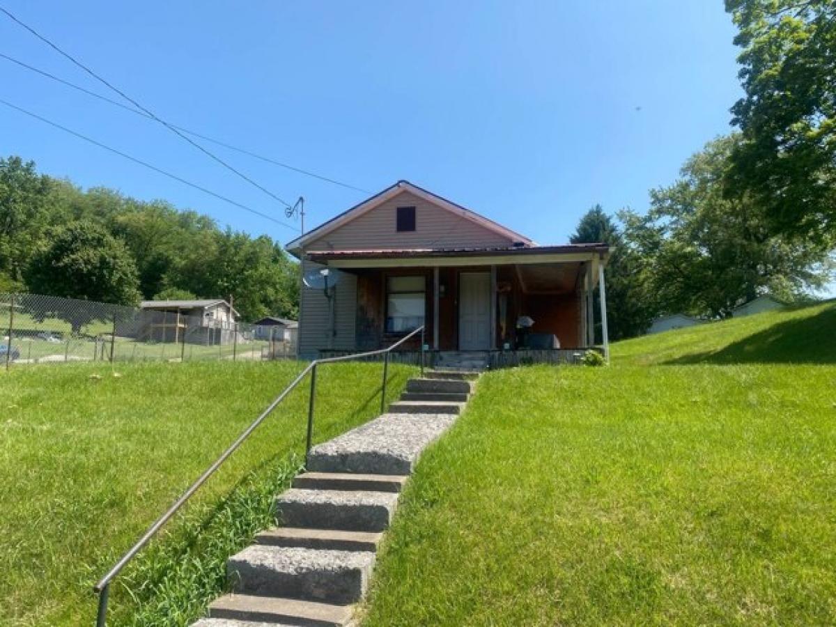Picture of Home For Sale in Belington, West Virginia, United States