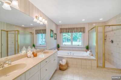 Home For Sale in Mahwah, New Jersey