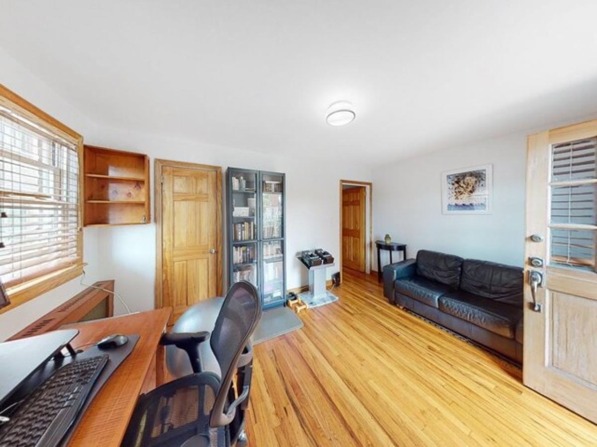 Picture of Home For Sale in East Elmhurst, New York, United States